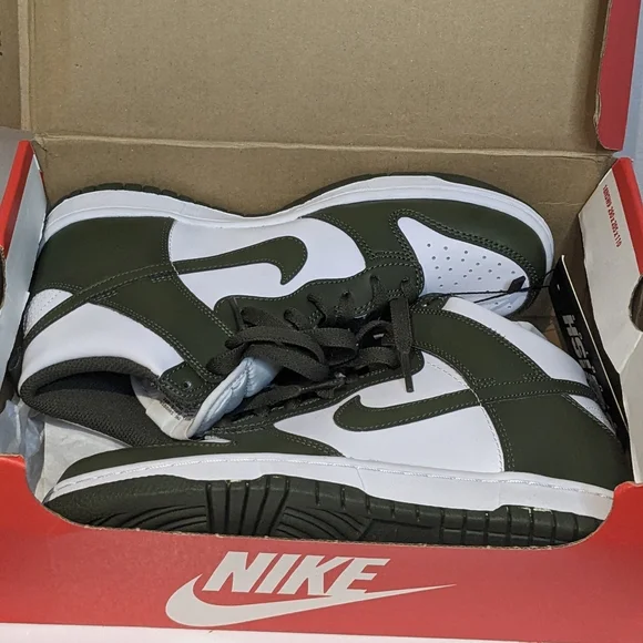 Nike Dunk High Size 7.5 females or 6Y - Picture 2 of 10